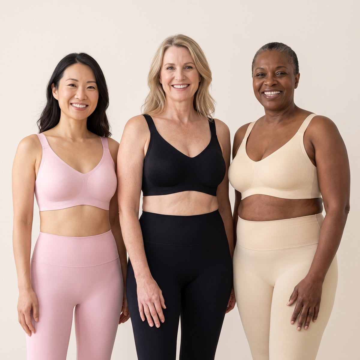 Tres mujeres con sujetadores en rosa, negro y beige